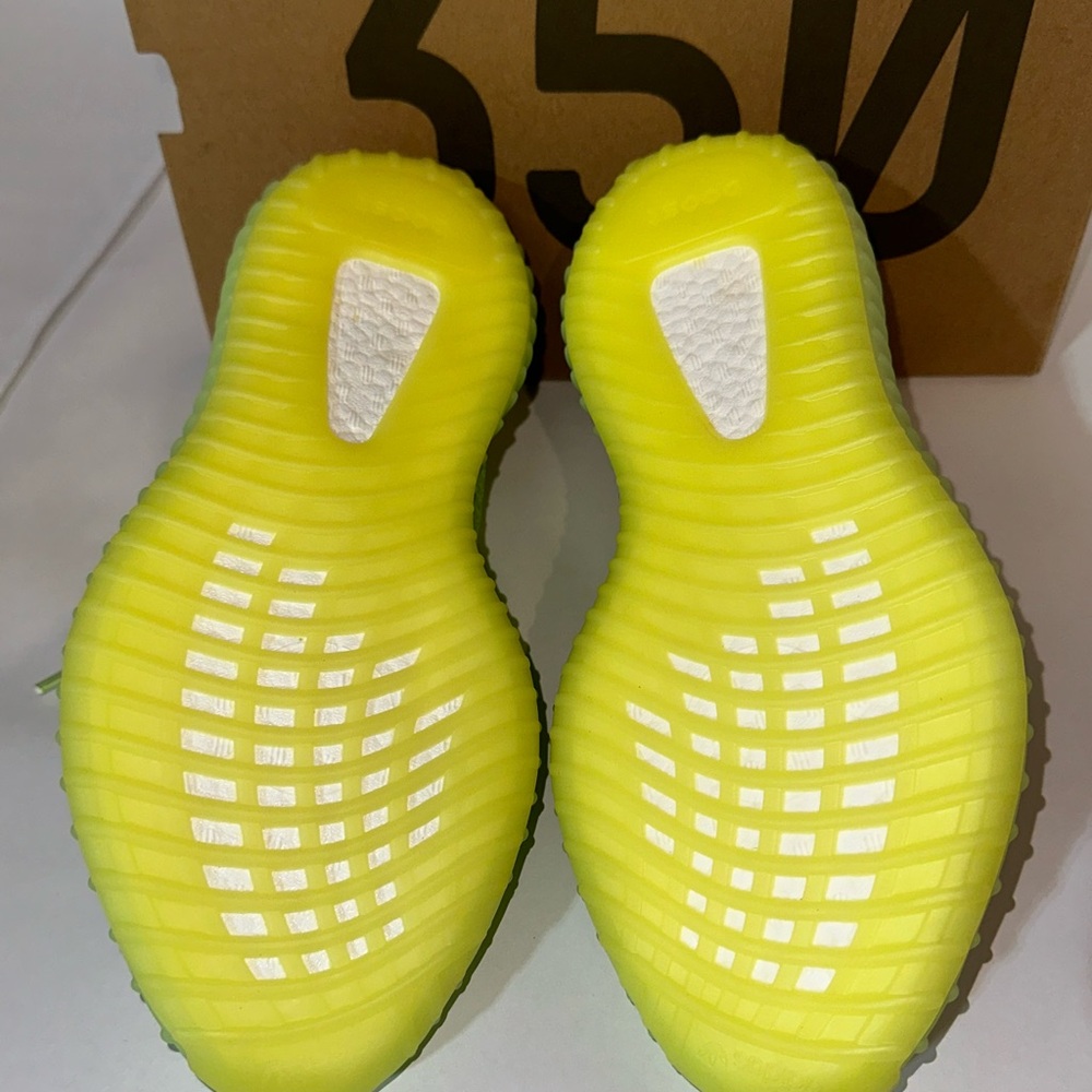Adidas Yeezy Boost 350 V2 Glow in Dark Neon Green NEW - Picture 8 of 9